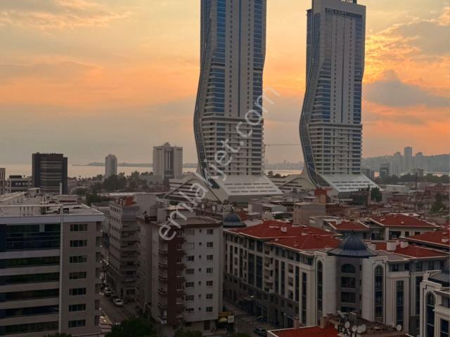 Sahibinden Sahibinden Bayraklının En Merkezi Kulesinde Satılık Eşyalı Daire