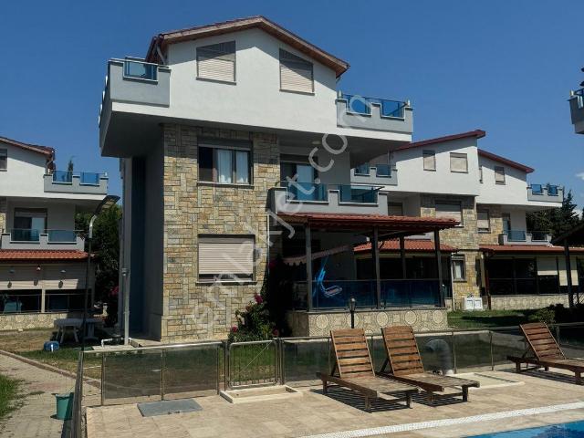 Sahibinden Sitede Havuzlu Deniz Manzaralı 4+1 Tribleks