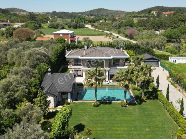 Sahibinden Urla'da 3.202 M² Arazide, Havuzlu Ultra Lüks Villa & Özel Yaşam
