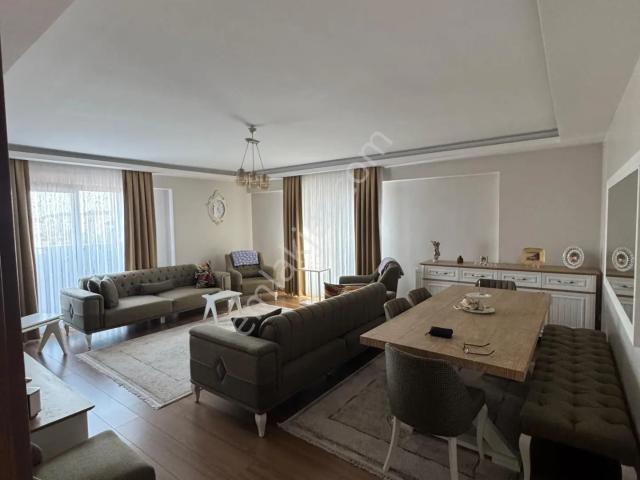 Sahibinden 4+1 Küçükköy Panorama Evlerinde Temiz Kullanışlı Daire