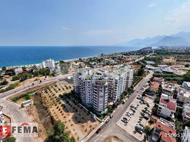 Sahile 250 Metre 3+1 Lüks Daire Available for Citizenship