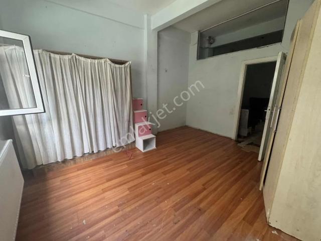 Sahile Yürüme Mesafesinde Kiralık Giriş Katı 2 + 1 Daire