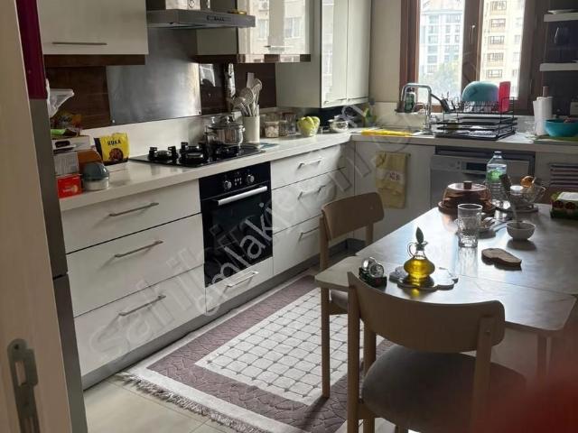 Sahrayıcedid İnönü Caddesinde Yatırımlık 3+1