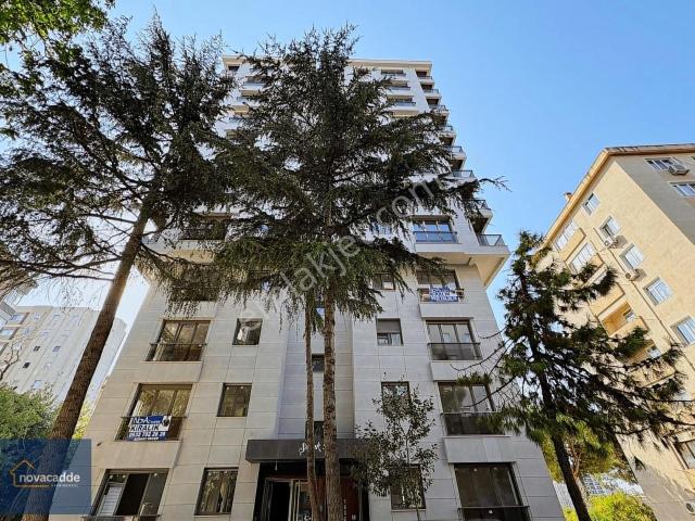 Sahrayıcedit'te Merkezi Konumda 2+1 Satılık Daire