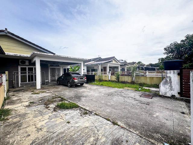 Saiz Besar 35x110 Semi D 1Storey Taman Bentara Telok Panglima Garang