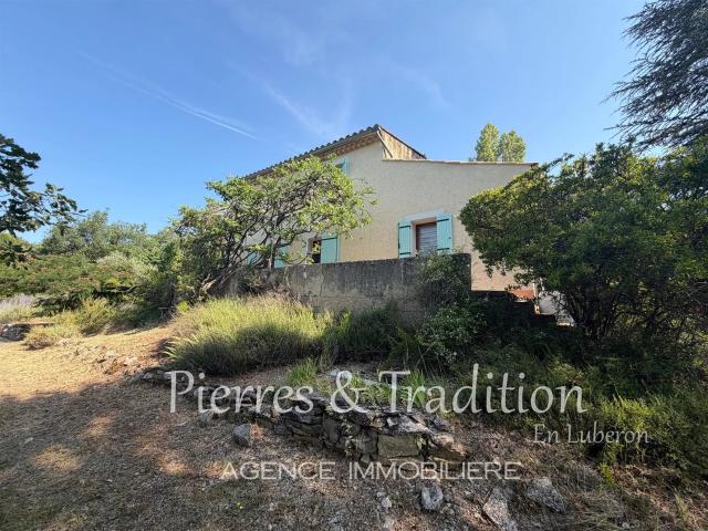 Saignon, maison avec jardin et piscine dans un environnement. 127m² Saignon