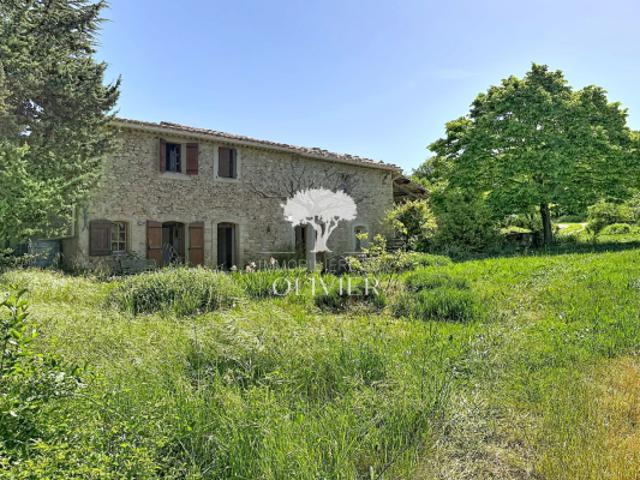 Saignon Propriété de caractère avec source, cabanon et dépen