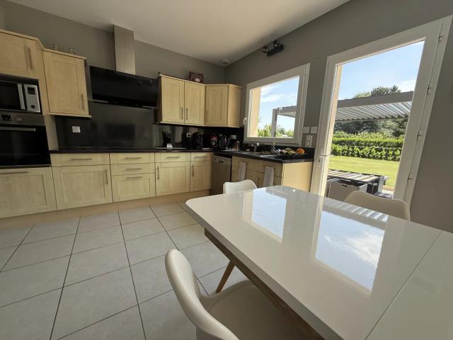 SAINS EN AMIENOIS MAISON 143 M2 EN PARFAIT ETAT GARAGE JARDI