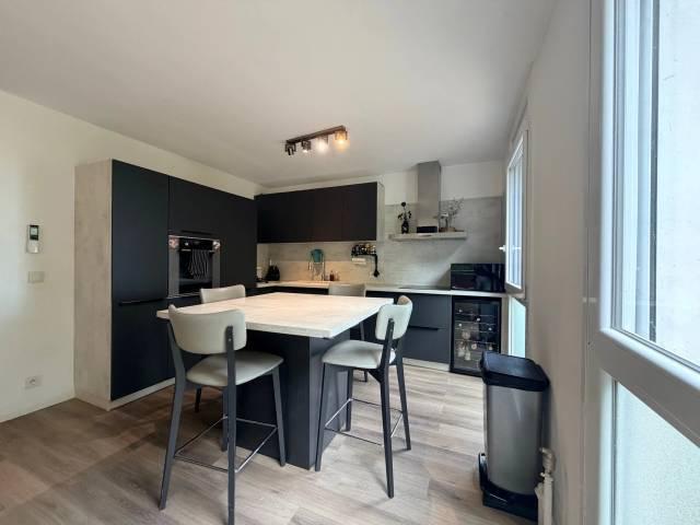 SAINT TRONC T3 MEUBLE 10°