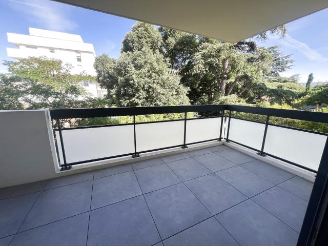 SAINT TRONC, superbe T3 avec terrasse et garage