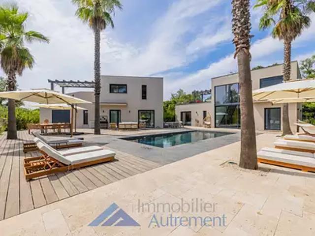 Saint Tropez 83990 Achat / Vente maison 8 pièces t8 piscine