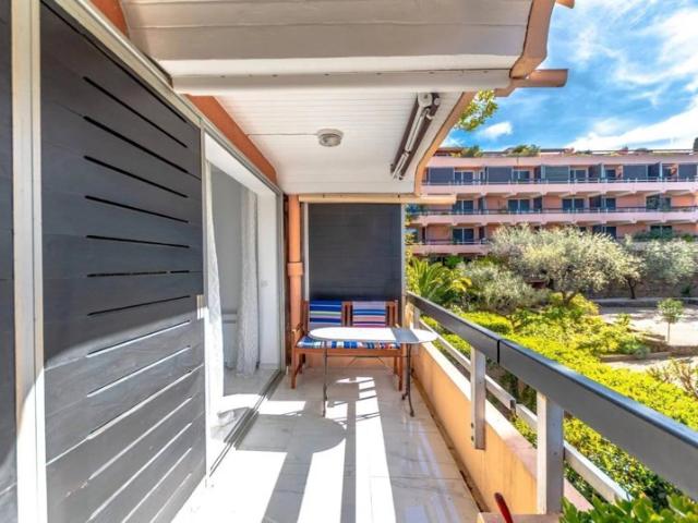 SAINT TROPEZ APPARTEMENT 62 M2 1 CHAMBRE BALCON