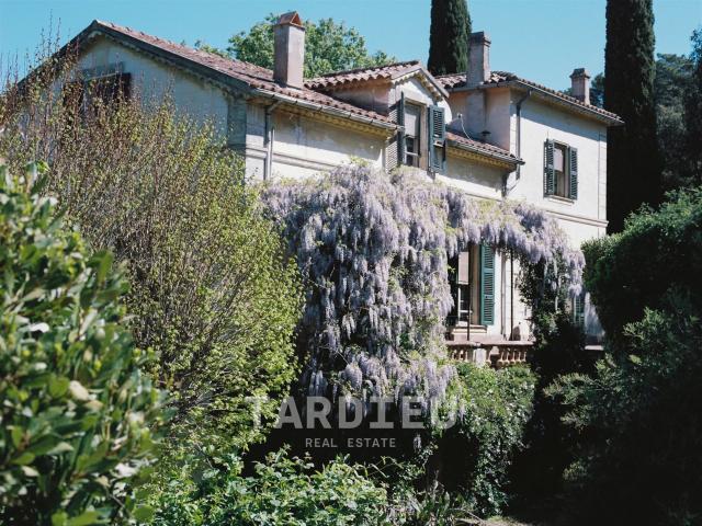 Saint Tropez: Bâtisse de caractère 400m² Saint Tropez
