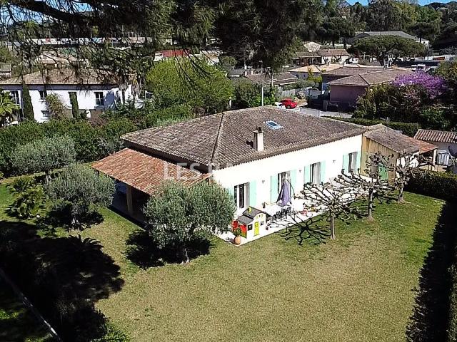 Saint Tropez: Belle maison familiale à vendre, volumes géné. 235m² Saint Tropez