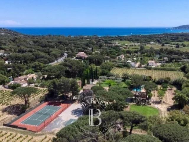 SAINT TROPEZ DOMAINE D'EXCEPTION COMPOSE DE 4 PROPRIETES