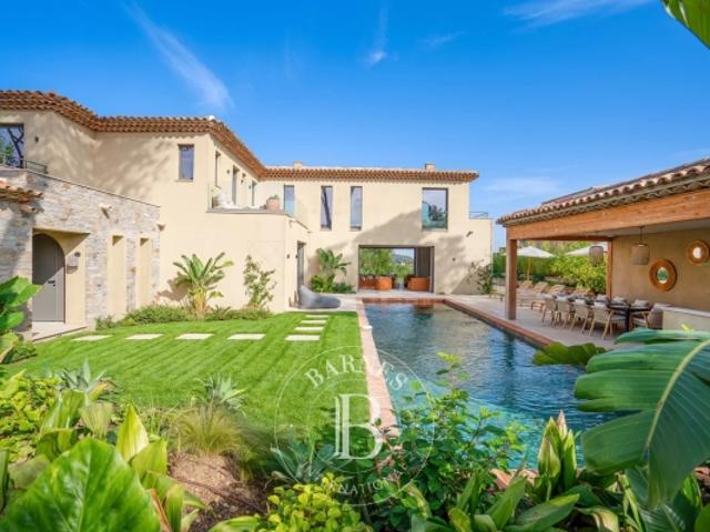 SAINT TROPEZ DOMAINE PRIVE VILLA NEUVE AVEC VUE MER ET 7 CHAMBRES