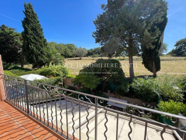 SAINT TROPEZ ? DUPLEX AVEC TERRASSE, JARDINET ET PARKING