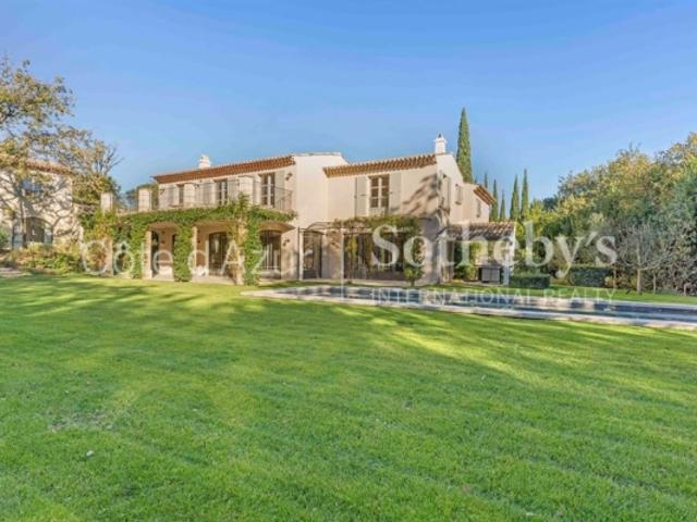 Saint Tropez: Ensemble de deux villas avec piscines à vendre à proximité du centre