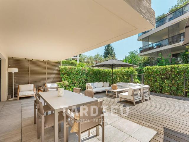 Saint Tropez: jardin, terrasse, résidence de standing 75m² Saint Tropez
