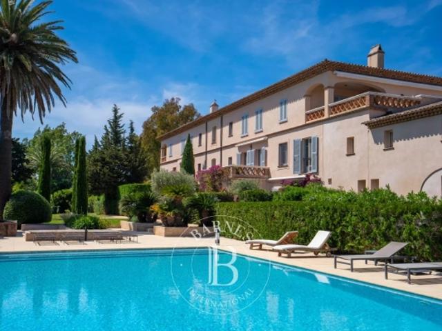 SAINT TROPEZ LES PARCS DOMAINE PRIVE APPARTEMENT AVEC TERRASSE