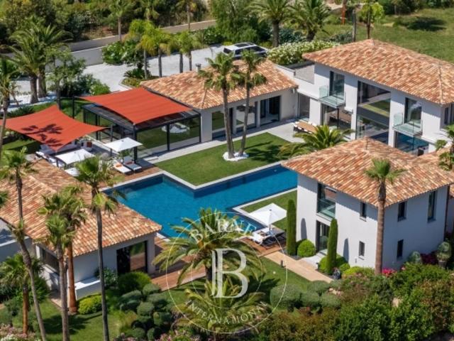 SAINT TROPEZ LUXUEUSE VILLA NEUVE 7 CHAMBRES