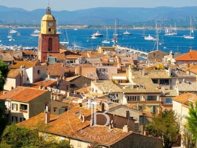 SAINT TROPEZ LUXUEUX APPARTEMENT AVEC 2 CHAMBRES ET TERRASSES