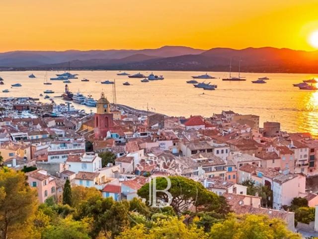 SAINT TROPEZ LUXUEUX APPARTEMENT AVEC 4 CHAMBRES ET TERRASSE