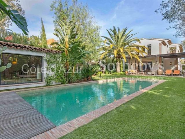 Saint Tropez villa contemporaine avec piscine à quelques pas. 246m² Saint Tropez