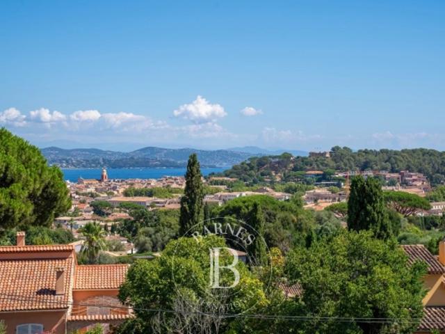 SAINT TROPEZ VILLA AVEC VUE MER ET A PIED DU VILLAGE 6 CHAMBRES