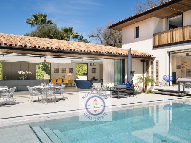 SAINT TROPEZ, VILLA NEUVE PROCHE DU CENTRE