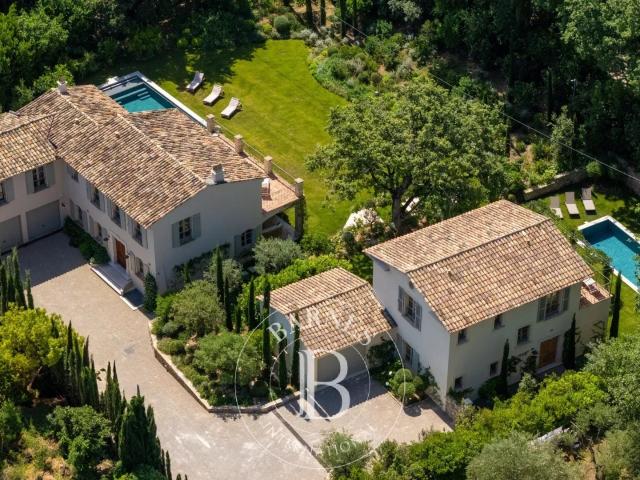 Saint Tropez – Village À Pied – Propriété De Deux Villas 550m² Saint Tropez