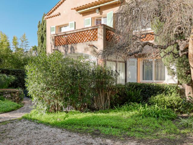 Saint Tropez Village Propriété avec jardin et dépendance