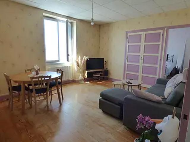 Saint Trivier de Courtes 01560 Location appartement 2 pièces t2 au dernier étage