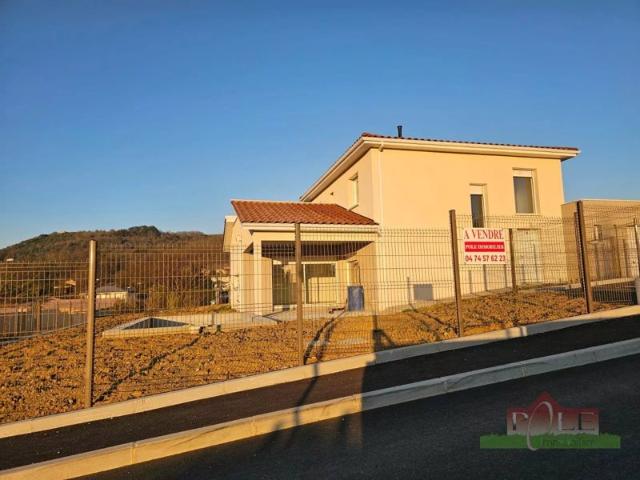 SAINT UZE, Villa T7 de 145 m² avec terrain de 600 m² livrée en juillet 2025