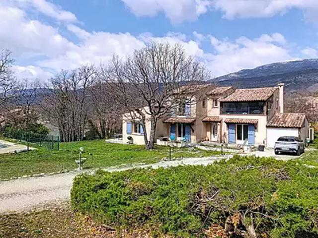Saint Vallier de Thiey 06460 Achat / Vente maison 6 pièces t6 au dernier étage piscine