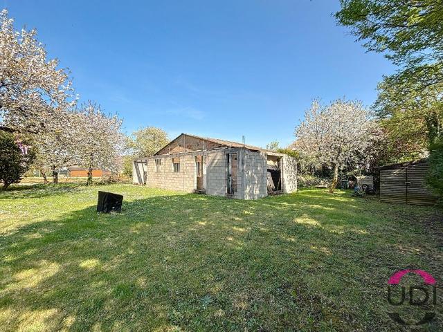 SAINT VRAIN Terrain à bâtir de 505 m² avec une façade de 24 m