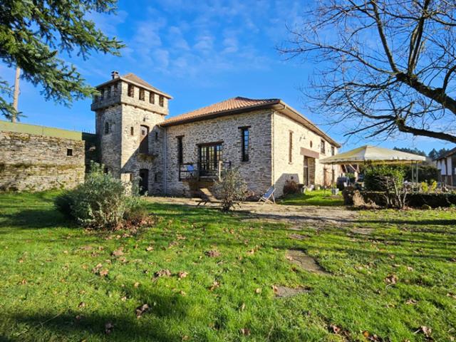 SAINT YRIEIX LA PERCHE Ancienne Ferme Rénovée en Pierre 2,7 HA Terrain