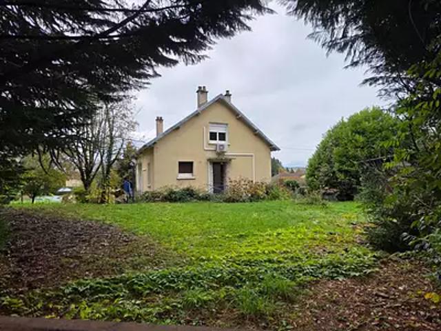 Saint Yrieix la Perche 87500 Achat / Vente maison 6 pièces t6 au dernier étage cave