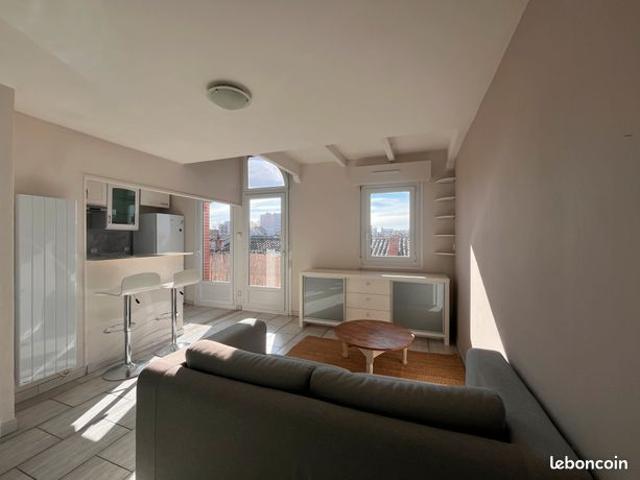 SAINT AGNE: idéalement situé, à proximité des commerces et du métro, au calme, lumineux et spacieux 52,00m² au sol 37,00m² loi CARREZ T2 duplex