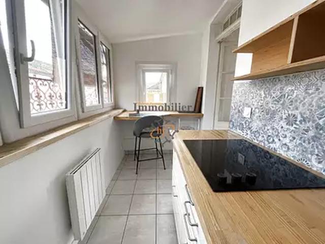 Saint Affrique 12400 Location appartement 1 pièce t1 au dernier étage