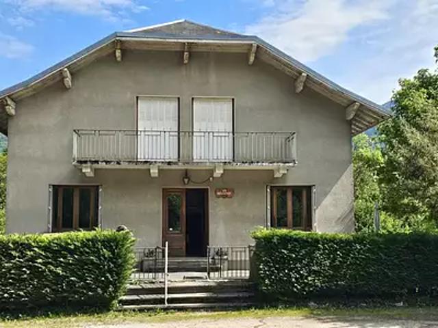 Saint Alban de Montbel 73610 Achat / Vente maison 3 pièces t3 au dernier étage cave