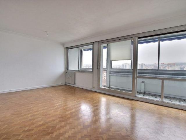 SAINT ALYRE T4 TRAVERSANT DEUX CHAMBRES BOX LOGGIA +CAVE