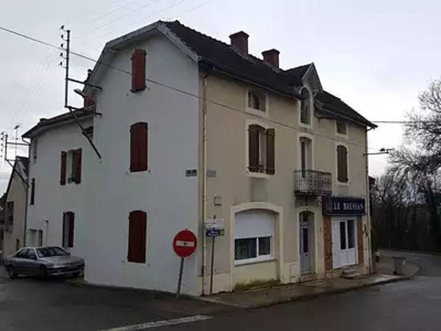 Saint Amour 39160 Achat / Vente immeuble au dernier étage cave
