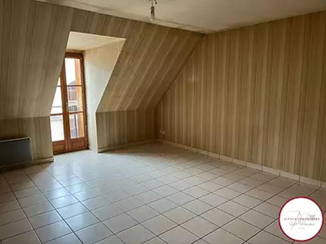 Saint Amand Montrond 18200 Achat / Vente appartement 3 pièces t3 au dernier étage cave