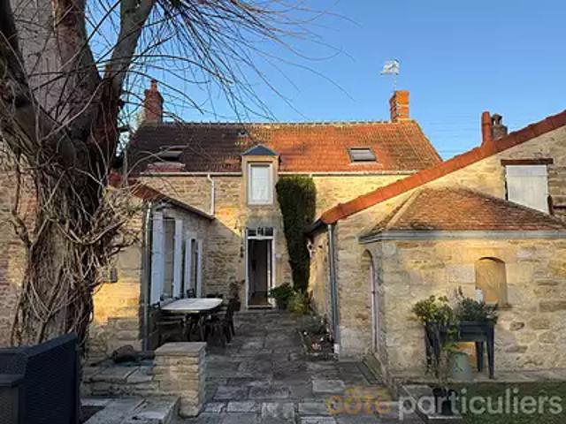 Saint Amand Montrond 18200 Achat / Vente maison 4 pièces t4 au dernier étage cave