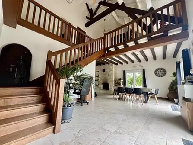 Saint Amand Montrond 18200 Achat / Vente maison 9 pièces t9 parking