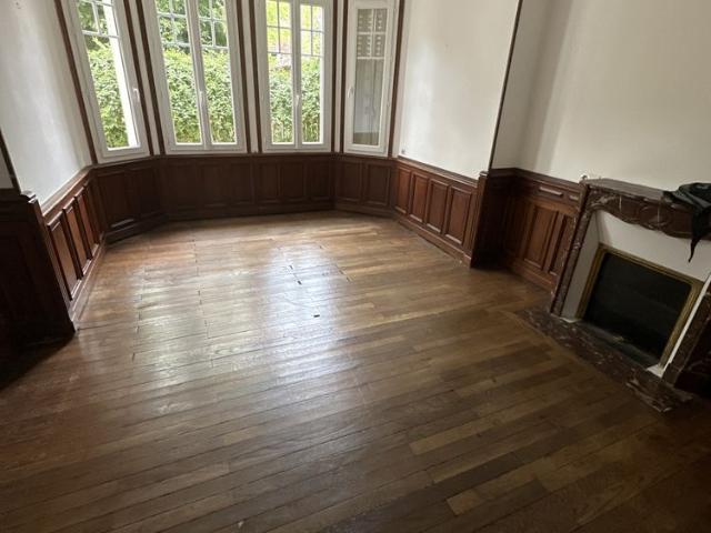 SAINT AMAND MONTROND Maison de 187.60m² avec jardin et dépendance