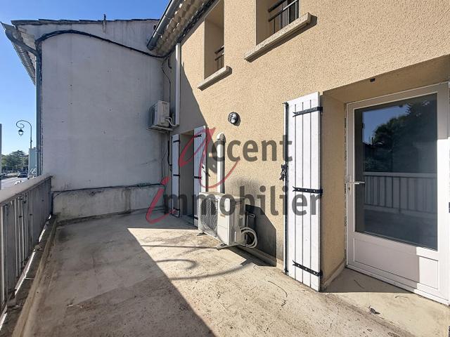 Saint Andiol: Appartement récent avec terrasse
