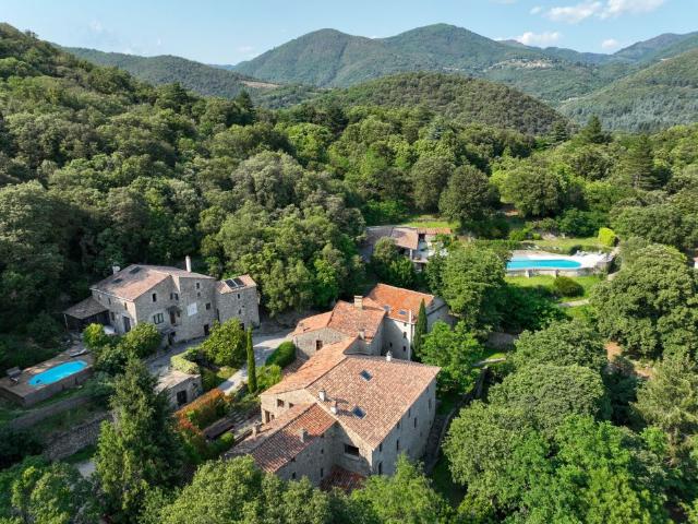 Saint André de Majencoules Propriété de prestige 47 pièces 1 281 m2 plus de 14 hectares