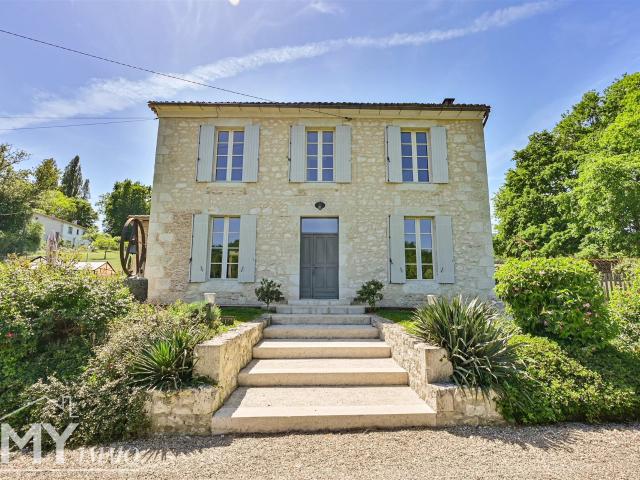 Saint André Et Appelles Authentique maison de maître en pi. 194m² Saint André et Appelles